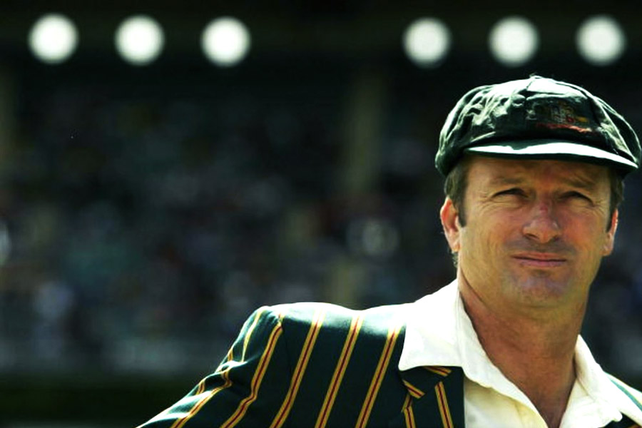 টস জিতে ফিল্ডিং করার সিদ্ধান্ত নিয়েছিলেন অসি অধিনায়ক ওয়। সৌরভের সঙ্গে ব্যাটিং ওপেন করতে নেমে সচিনের ‘অন্য’ খেলাও দেখেছিলেন দর্শকেরা।