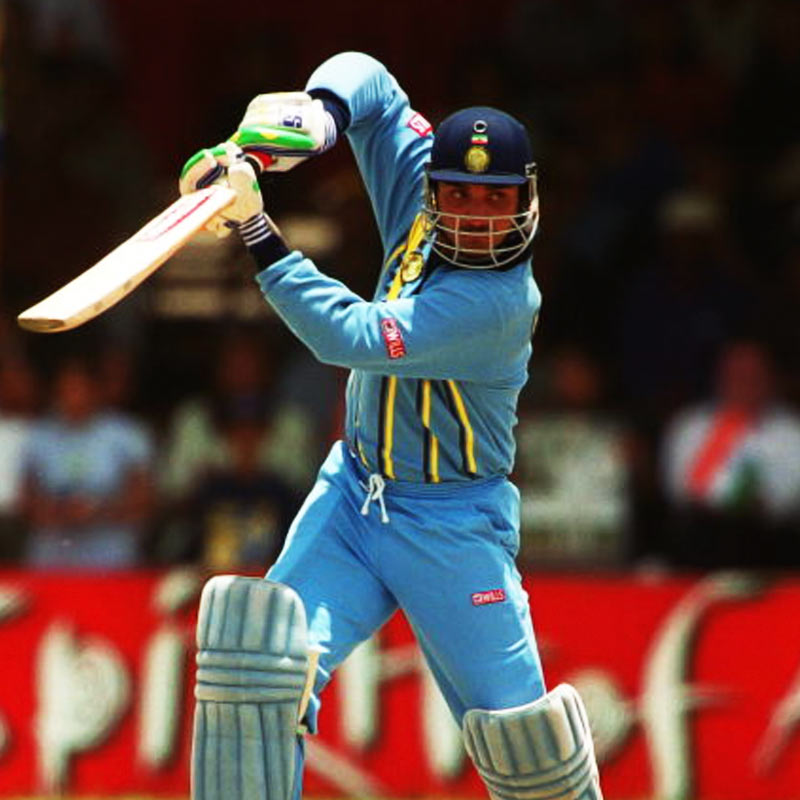 ভারতের ইনিংসে সচিন-সৌরভ (৪২ বলে ২৪ রান)-এর ৬৬ রানের ওপেনিং জুটি ভেঙে গেলে দ্রাবিড় এবং কাম্বলিও জলদি আউট হয়ে যান।