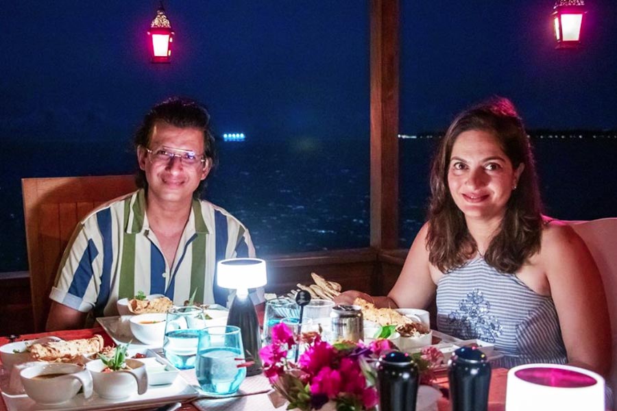 পুরনো এক সাক্ষাৎকারে শরমন এবং প্রেরণা দু’জনেই তাঁদের সম্পর্ক নিয়ে খোলামেলা আলোচনা করেন। দম্পতি জানান, প্রথম দেখাতেই প্রেমে পড়ে গিয়েছিলেন তাঁরা। প্রেরণার স্বভাব দেখেই শরমন আকৃষ্ট হয়েছিলেন।