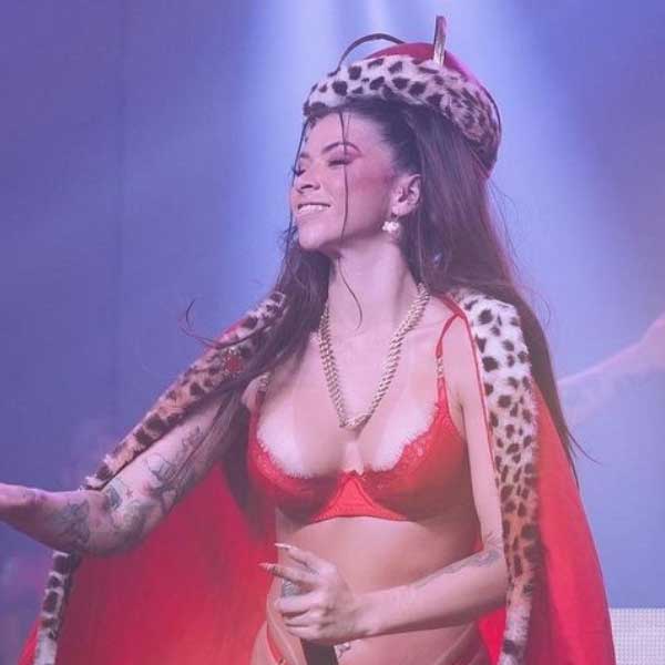 ভিডিয়োটির জন্য পিপোকিনহার সামাজিক প্রোফাইলে অনুরাগীর সংখ্যা অনেক বেড়ে গিয়েছে। তাঁর গানগুলিও আরও বেশি করে শুনেছেন মানুষ। ফলে যৌনতার মাধ্যমে জনপ্রিয়তা বৃদ্ধিতে ব্রাজিলের এই গায়িকা সফল, মনে করছেন অনেকে।