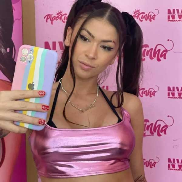 পিপোকিনহা প্রসঙ্গে এক ব্যক্তি সরাসরি মন্তব্য করেন, ‘‘এই মহিলাকে দেখলেই আমার আফসোস হয়, কেন দেখলাম! ওঁর মুখ দেখতেই ইচ্ছা করে না।’’ কেউ আবার বলেন, ‘‘পিপোকিনহাকে পছন্দ করি, কিন্তু ওঁর এই উল্টোপাল্টা কাজ মোটেই ভাল লাগে না।’’