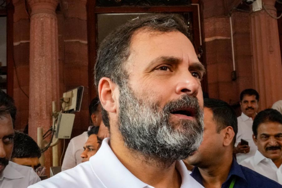 রাহুলের এই মন্তব্যের বিরুদ্ধেই আদালতে মামলা করেছিলেন গুজরাতের প্রাক্তন মন্ত্রী পূর্ণেশ মোদী। রাহুল ‘মোদী’ সম্প্রদায়কে অপমান করেছেন অভিযোগ করেই রাহুলের বিরুদ্ধে ভারতীয় দণ্ডবিধির ৪৯৯ এবং ৫০০ ধারায় ‘পদবি অবমাননার’ অপরাধমূলক মানহানির মামলা করেছিলেন পূর্ণেশ।