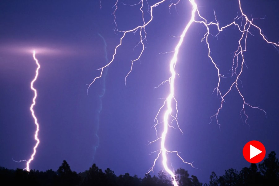 video claims lightening strike twice in the same place