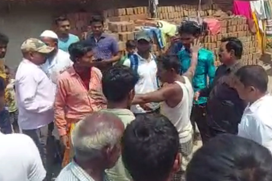  Guardian and teacher fighting in front of students in Purulia