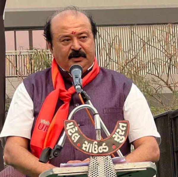 দীর্ঘদিন দলের কাজ করে নেতৃত্বের সুনজরে নিজেকে জায়গা করে নিয়েছিলেন পূর্ণেশ। এর পর ২০১৩ সালে প্রথম বার বিধায়ক হিসাবে নির্বাচিত হন পূর্ণেশ। 