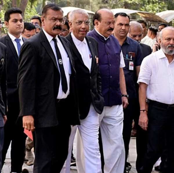 এলএলবি-র পাশাপাশি বি.কম ডিগ্রিও রয়েছে পূর্ণেশের। তবে শুধুমাত্র আইনি দুনিয়ার গণ্ডিতে নিজেকে বেঁধে রাখেননি নিজেকে। পরে রাজনীতির দিকে ঝোঁকেন। 