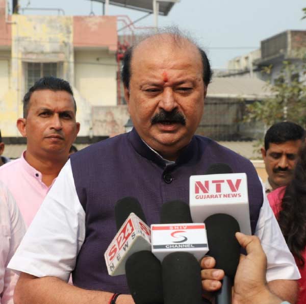 উপনির্বাচনে প্রার্থী করা হয়েছিল পূর্ণেশকে। উপনির্বাচনে জিতে ২০১৩ সালে প্রথম বার বিধায়ক হিসাবে নির্বাচিত হন তিনি। 