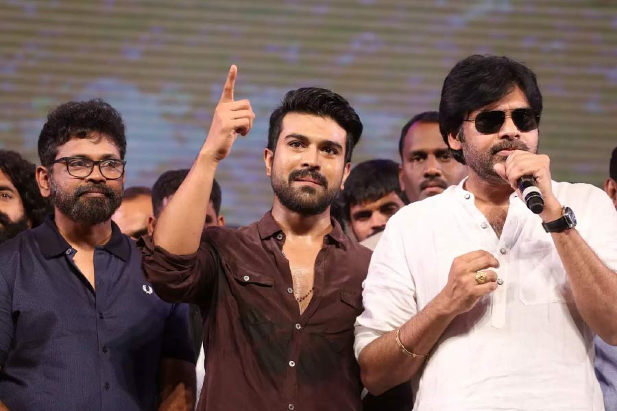 image of ramcharan and pawan kalyan 