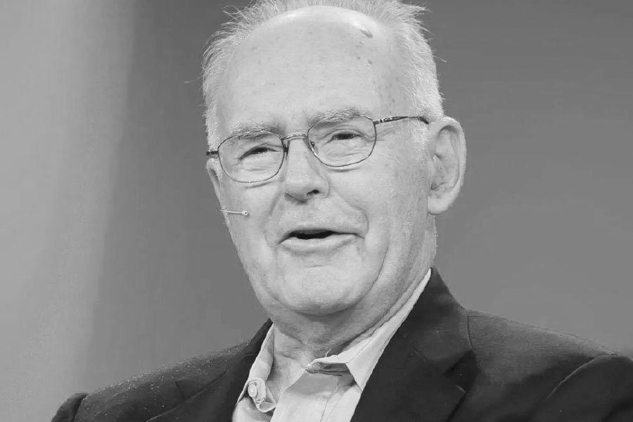 Intel Corp co-founder Gordon Moore died