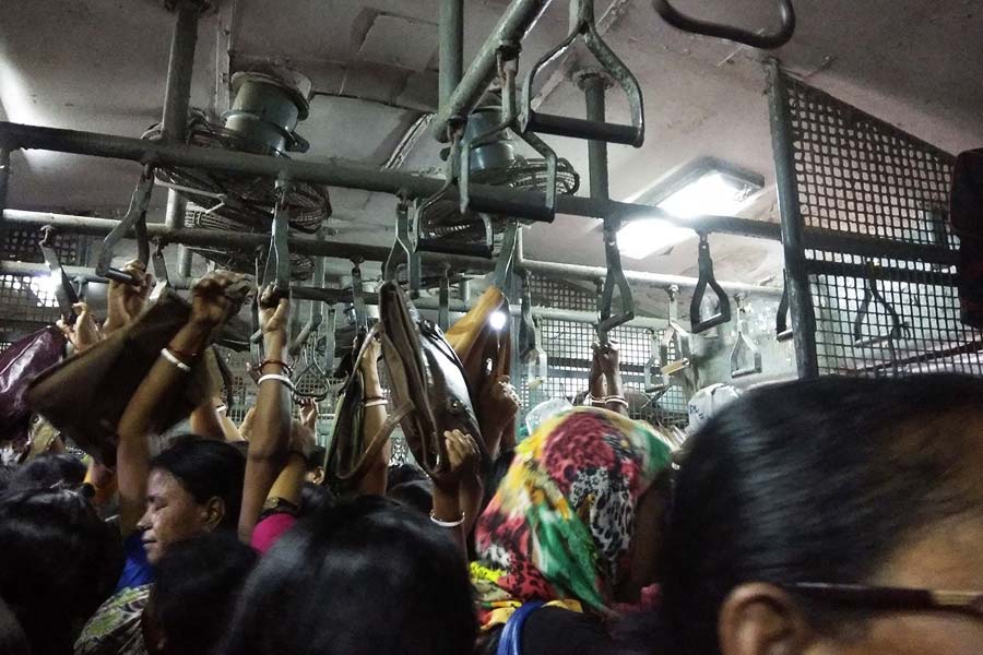 In Sealdah Main Section train messes for a long time, passengers suffering, what Rail is saying about the situation