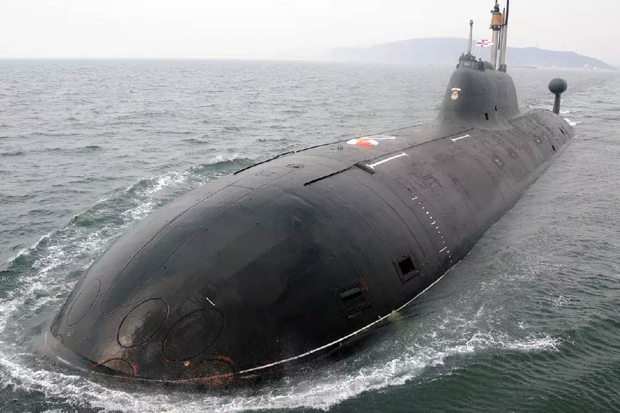 ভারত নিজেদের নৌবহরের পরিধি এবং ডুবোজাহাজের সংখ্যা বৃদ্ধির চেষ্টায় রয়েছে বলে সূত্রের খবর। ভারতের পর এই তালিকায় আর কোনও দেশ নেই।