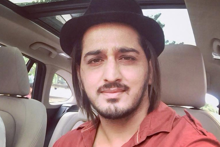 ‘ফেম গুরুকুল’ জেতার পর থেকে গুটি কয়েক ছবি এবং কয়েকটি অ্যালবামে গান গাওয়া ছাড়া তিনি বিশেষ কিছু করেননি। তবে এই কাজিকেই এক সময় অরিজিতের নিন্দা করতে শোনা গিয়েছিল।