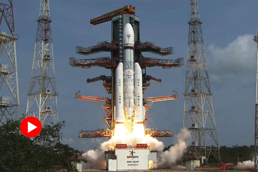Image of ISRO launches India\\\'s largest LVM3 rocket from Sriharikota