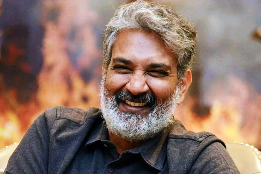 ২০০১ সালে ‘স্টুডেন্ট নম্বর ১’ ছবির হাত ধরে পরিচালনার কেরিয়ার শুরু করেছিলেন রাজামৌলি। তার পর কেটে গিয়েছে দীর্ঘ ২২ বছর। দিন যত এগিয়েছে, পরিচালনায় আরও বিকশিত হয়েছে তাঁর প্রতিভা।