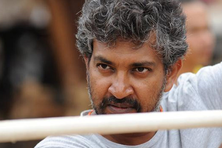 সম্পত্তির হিসাব কষতে বসলে দেখা যায়, রাজামৌলির মাসিক রোজগার ২ কোটি টাকার বেশি। এক একটি ছবির লভ্যাংশ থেকে কমপক্ষে ২৪ কোটি টাকা আয় হয় তাঁর।