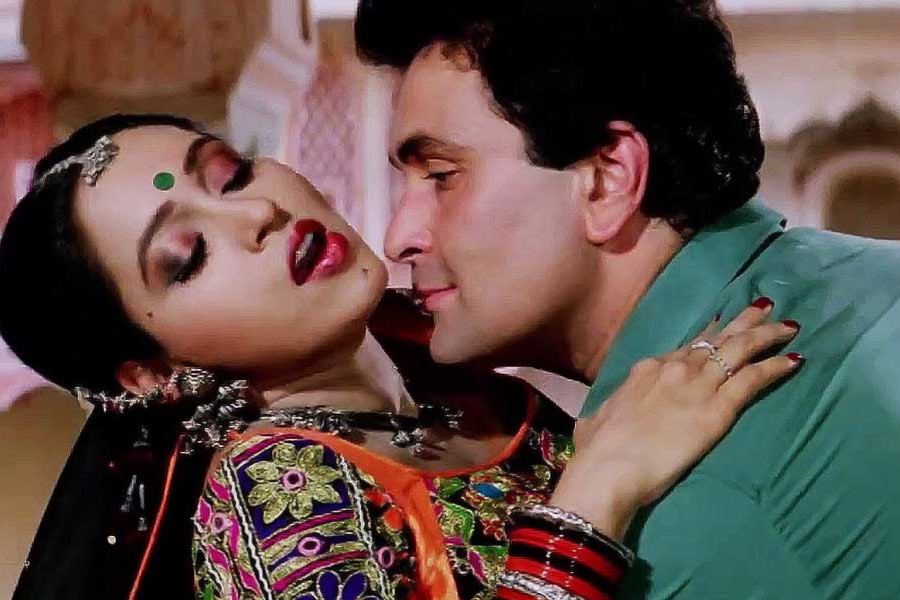 image of Ashwini Bhave and rishi kapoor 