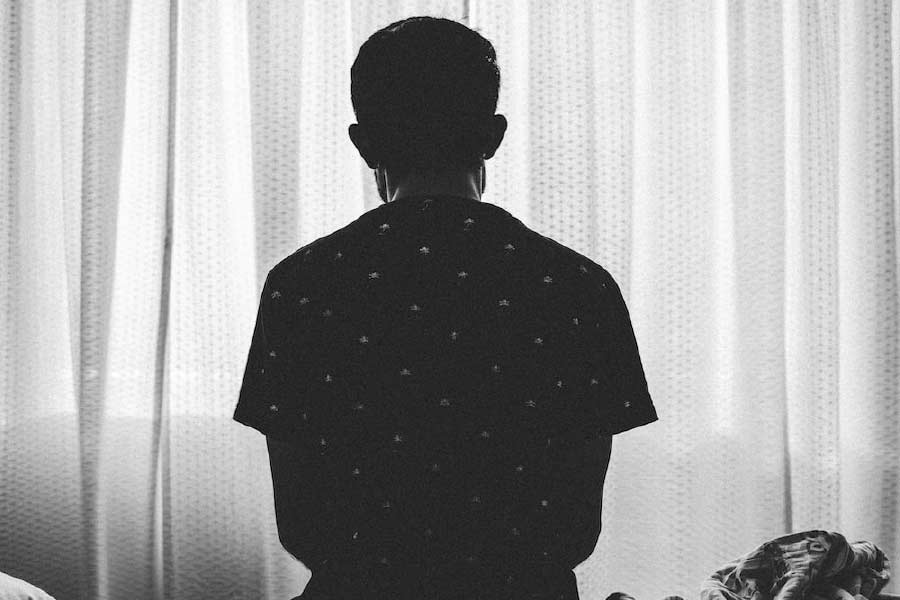 কিন্তু জ্যাকবের এমন প্রতিপত্তির কারণ কী তার রহস্য উদ্‌ঘাটন করতে পারছিলেন না তাঁর প্রতিবেশীরা। জ্যাকব নিজেও কারও সঙ্গে মিশতেন না। কী করে এত রোজগার করছেন, তা-ও বলতে চাইতেন না কাউকে। বাড়ির জানালায় পর্যন্ত তালা দিয়ে রাখতেন তিনি।