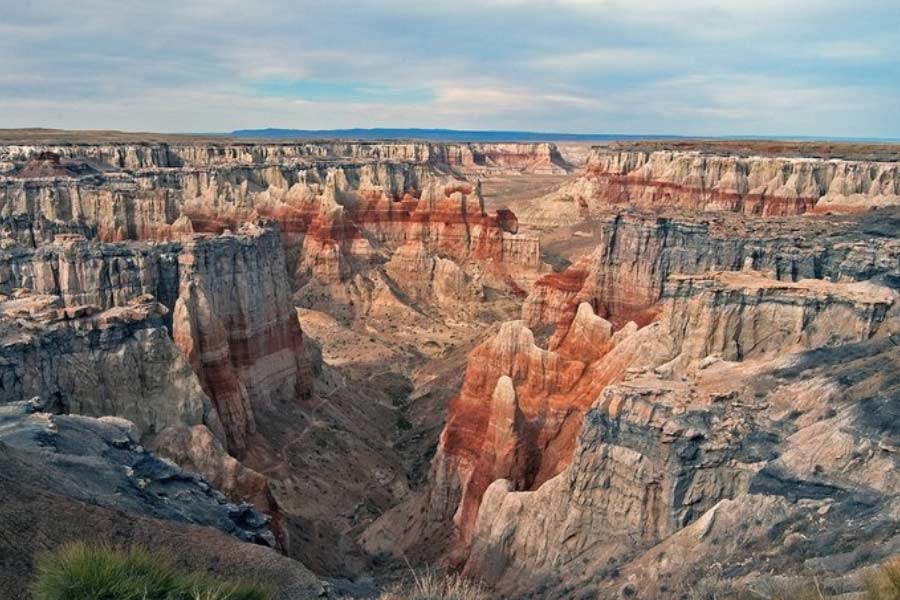 বাড়ি থেকে বেরিয়ে জ্যাকব কোথায় যাচ্ছেন তা দেখতে মাঝেমধ্যেই জ্যাকবের পিছু নিতেন তাঁর প্রতিবেশীরা। কিন্তু তাতে কোনও লাভ হত না। পাহাড়ি পথে কিছু দূর গিয়ে জ্যাকবকে হারিয়ে ফেলতেন তাঁরা। আসলে অ্যারিজ়োনার পর্বতমালার বুকে হারিয়ে যাওয়া সোনার খনির সন্ধান পেয়েছিলেন তিনি। তা বিক্রি করেই নিজের প্রতিপত্তি বাড়াতে থাকেন জ্যাকব।