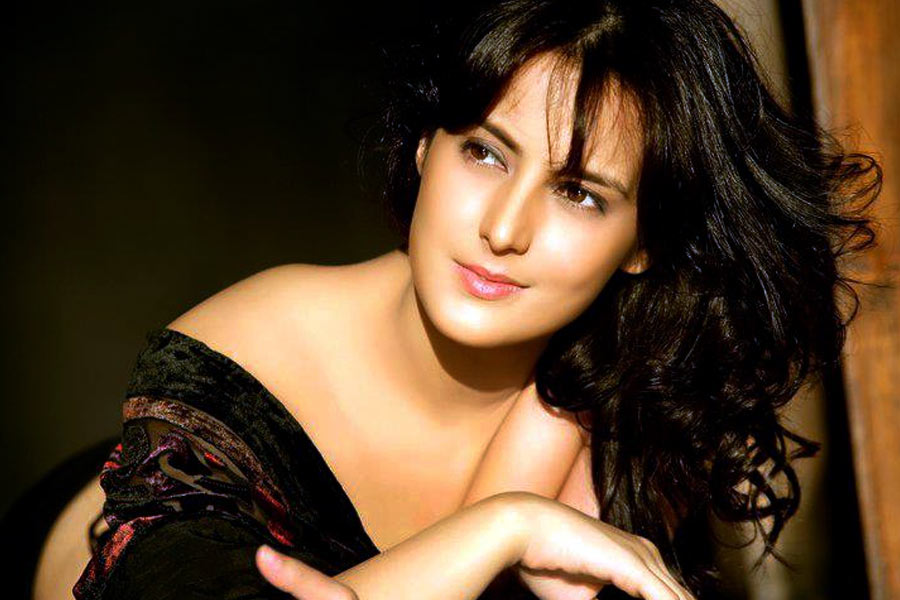 bollywood actress Tulip Joshi