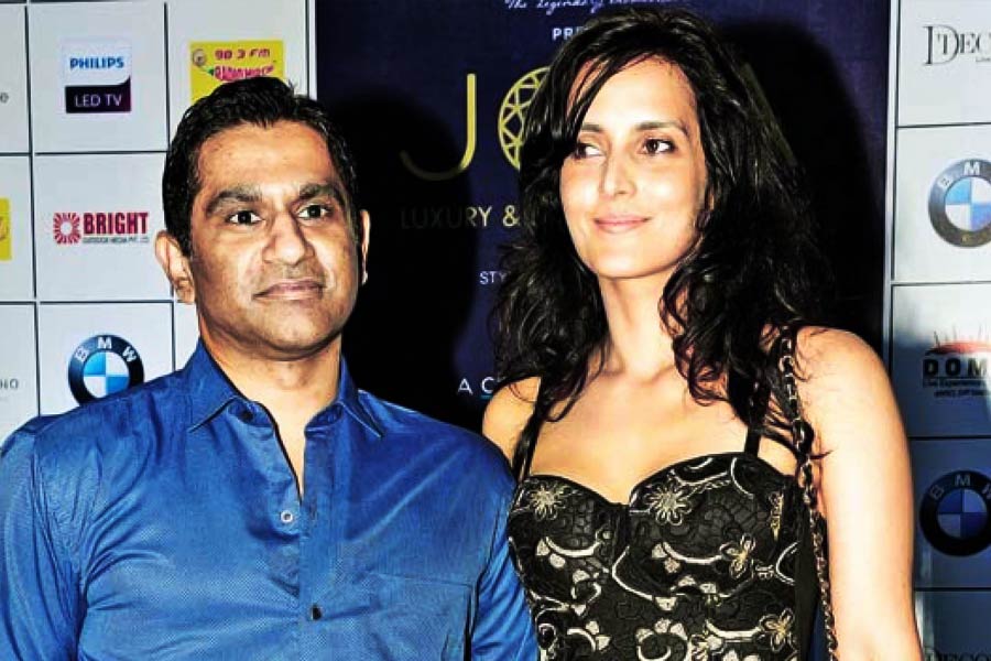 বিয়ের পর বিনোদ এবং টিউলিপ দু’জন মিলে একটি কনসালটেন্সি এজেন্সি খোলেন। বর্তমানে টিউলিপ সেই সংস্থার অধিকর্তা পদে রয়েছেন। প্রতি মাসে কোটি কোটি টাকা উপার্জন করেন তিনি। উপার্জনের নিরিখে বলিপাড়ার নামকরা অভিনেত্রীদের টক্কর দেন টিউলিপ।