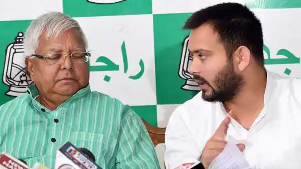photo of Tejashwi Yadav and Lalu Prasad Yadav.