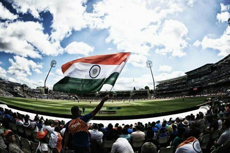 ঘরোয়া ক্রিকেটে নিয়মিত পারফরম্যান্সের পর আর মুখ ফেরাতে পারেননি জাতীয় দলের নির্বাচকেরা। ১৯৯৮ সালে কানাডার টরন্টোতে সাহারা কাপের দলে নির্বাচিত হয়েছিলেন যতীন।