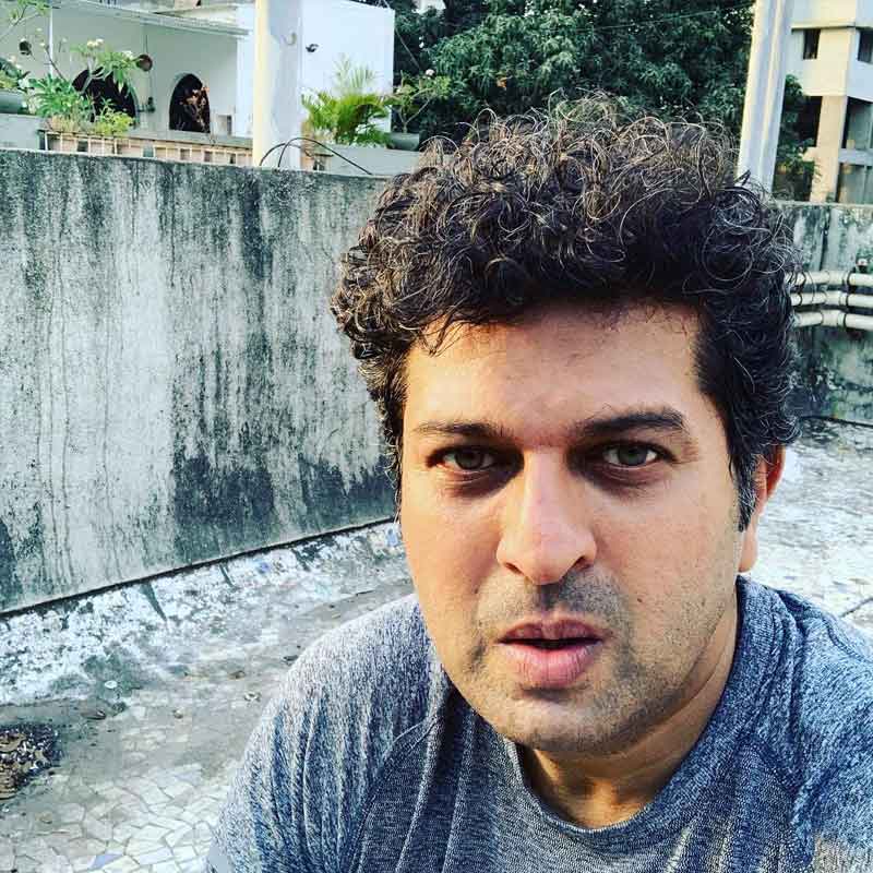 ‘নাইকে’র মতো বহুজাতিক সংস্থাও যতীনের ব্যবসায়িক বুদ্ধি যাচাই করেছিল। ওই সংস্থার হয়ে তাদের ইউরোপীয় ফুটবলের ক্ষেত্রে প্রবেশ ঘটে তাঁর। সে জন্য ৩ বছর নেদারল্যান্ডসেও বসবাস করতে হয়েছিল যতীনকে। ২০১৭ সালে আরও একটি সংস্থা খোলেন যতীন। এ বার ক্রিকেট, ফুটবল ছাপিয়ে ব্যাডমিন্টন এবং বাস্কেটবলের মতো খেলায় ব্যবসার সুযোগ খুঁজতে শুরু করেছিলেন তিনি।