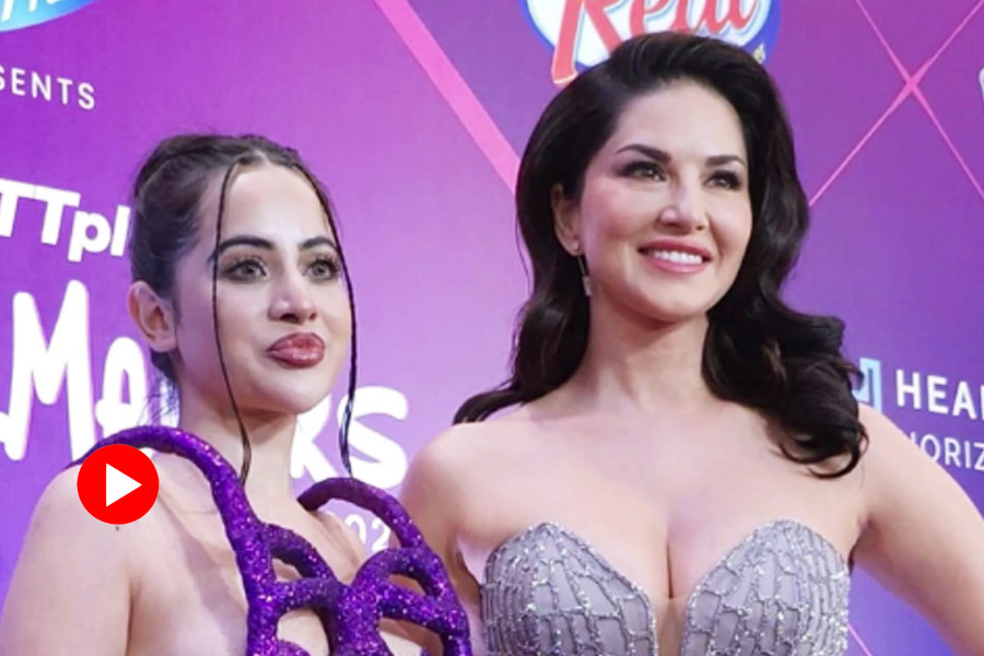 Uorfi Javed, Sunny Leone came together for an event but couldn’t hug each other 