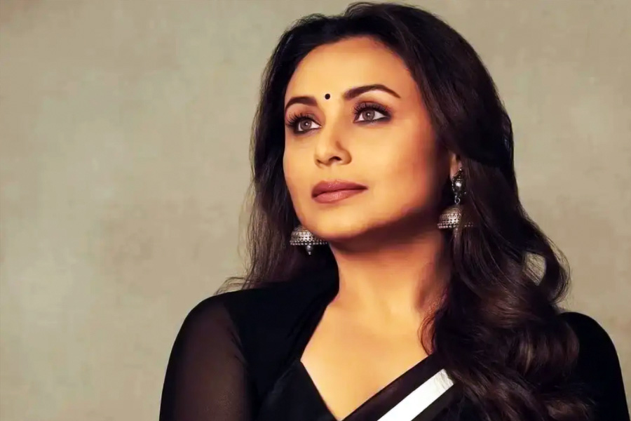 ওই সময়েই আদিত্যের সংস্থা রানির সঙ্গে চুক্তি করে। যশরাজ ব্যানারে একের পর এক ছবিতে অভিনয় করেন রানি। ‘লাগা চুনরি মে দাগ’, ‘বান্টি অওর বাবলি’, ‘হাম তুম’, ‘সাথিয়া’র মতো হিট ছবির নায়িকা ছিলেন রানি।