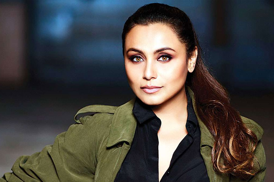 কানাঘুষো শোনা যায়, এই সব ছবির দৌলতে রানির সঙ্গে ঘনিষ্ঠতা বাড়ে আদিত্যের। ২০০৬ সালে শোনা যায়, আদিত্য বিবাহবিচ্ছেদের আবেদন করেছেন। যদিও তাঁর বাবা-মা এতে রাজি ছিলেন না। তাঁরা চাননি, এই বিচ্ছেদ হোক। পায়েলকে খুব ভালবাসতেন যশ এবং পামেলা।