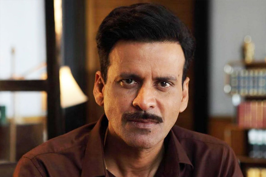 ছোটখাটো চরিত্র বা পার্শ্বচরিত্রে অভিনয় করে সাফল্যের সিঁড়িতে ওঠা মনোজ সাক্ষাৎকারে জানিয়েছেন যে, শাহরুখ রয়েছেন বলে তিনি ‘বীর জ়ারা’ ছবিতে অভিনয় করেননি। ওই ছবিতে তাঁর কাজ করার কারণ ছিল ভিন্ন।