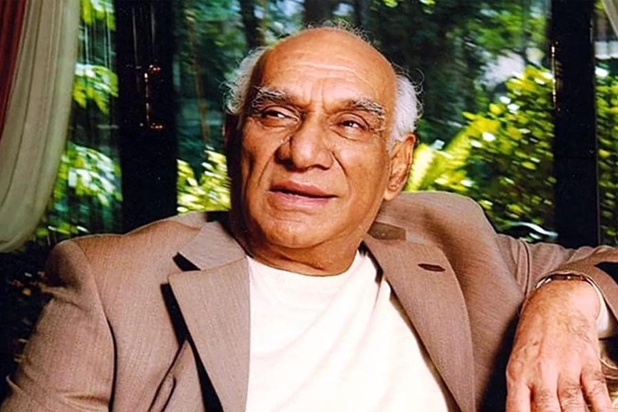 ২০০৪ সালে ১২ নভেম্বর প্রেক্ষাগৃহে মুক্তি পেয়েছিল ‘বীর জ়ারা’ ছবিটি। রোম্যান্টিক ঘরানার এই ছবি পরিচালনার দায়িত্বে ছিলেন যশ চোপড়া। 