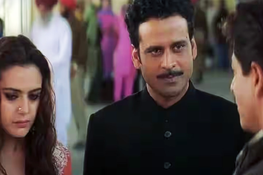 Manoj Bajpayee recalls what Yash Chopra told before casting him for Veer Zaara.