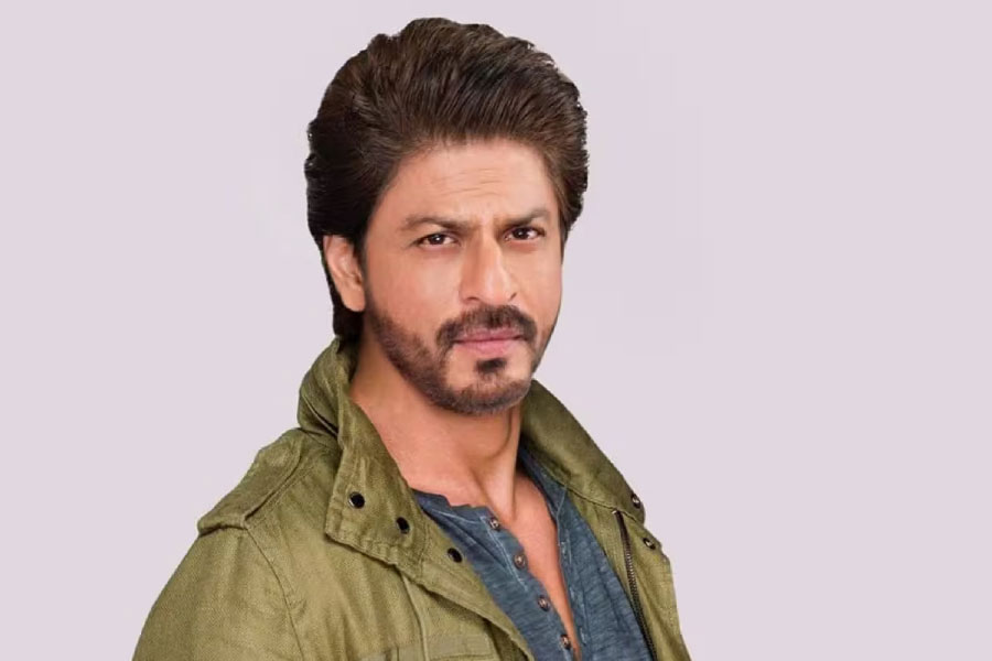 Fans ask if Shah Rukh Khan is eating Chawanprash after his latest photoshoot goes viral 