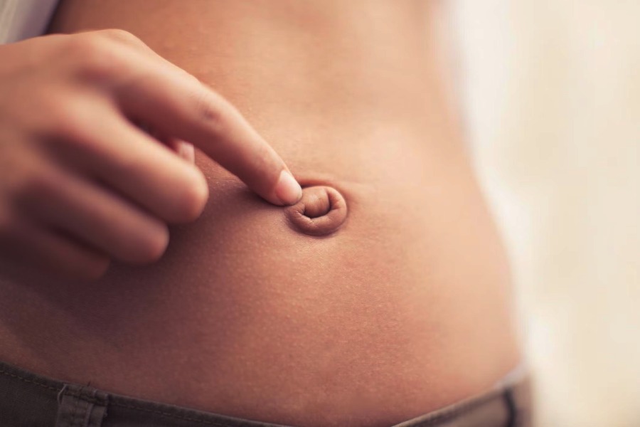 Symbolic image of belly button 