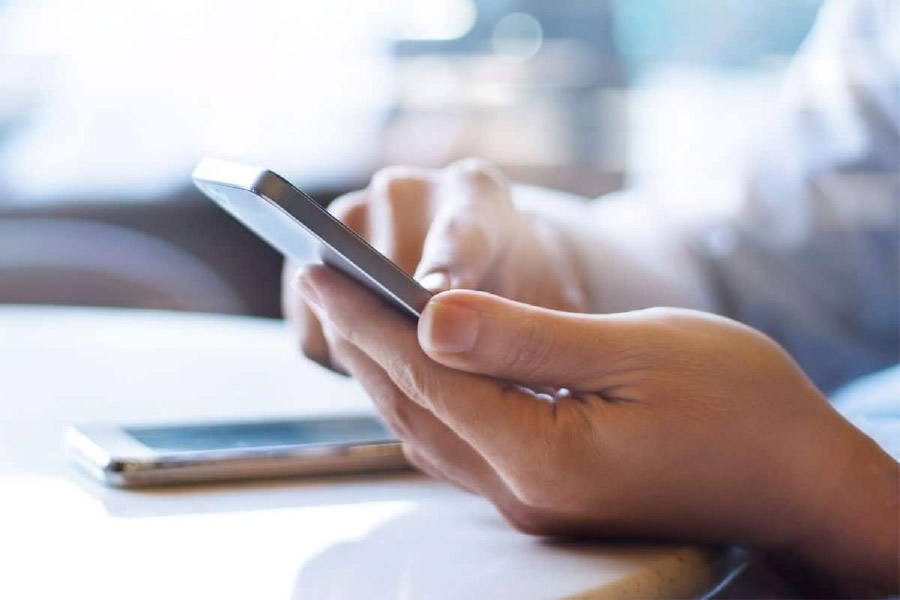 মূলত যে সমস্ত ব্যবসায়ী বা ব্যবসায়িক প্রতিষ্ঠান অনলাইন মাধ্যমে টাকা নেন, তাঁদেরই শুল্ক বাবদ অতিরিক্ত টাকা গুনতে হবে। 