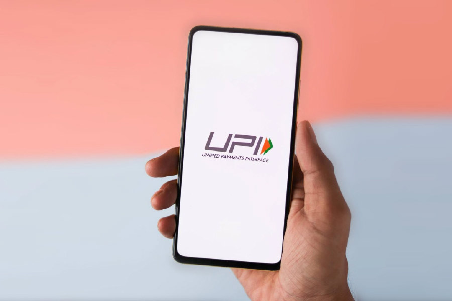 এই সমস্যা সমাধানের জন্যই এই ধরনের ব্যবসায়িক লেনদেন ২০০০ টাকা বা তার বেশি হলে শুল্ক আরোপের কথা বলা হয়েছে। অর্থাৎ, যিনি এই পরিমাণ অর্থ নেবেন, তাঁকেই পূর্বনির্ধারিত হারে শুল্ক দিতে হবে।