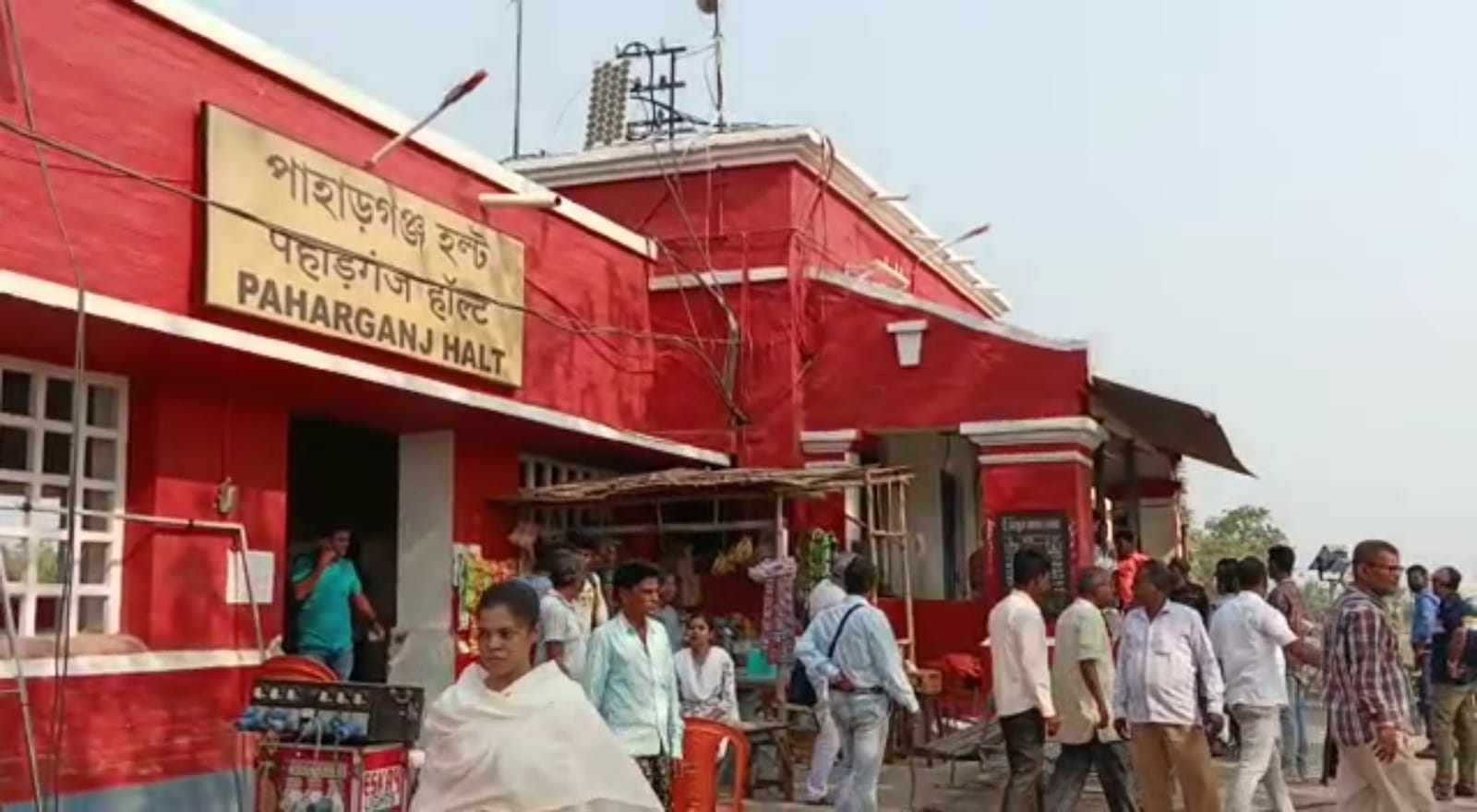 পূর্ব বর্ধমান-রামপুরহাট রেল শাখার বনপাস স্টেশনের নাম বদলে যাওয়ায় বেজায় চটেছে এলাকার বাসিন্দারা। 