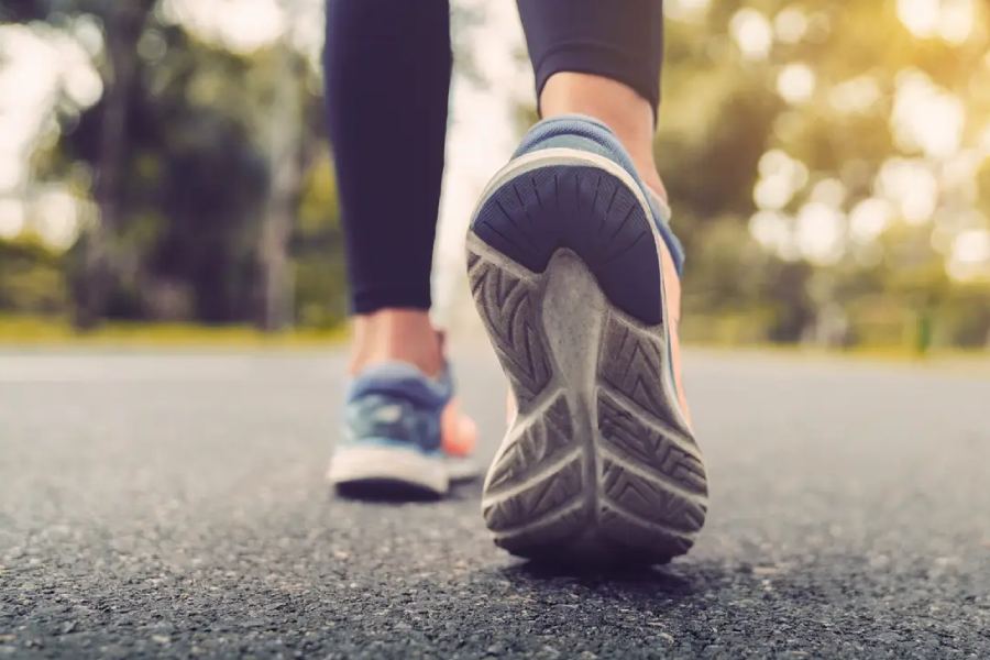 Five reasons why walking is the best exercise for fat loss.