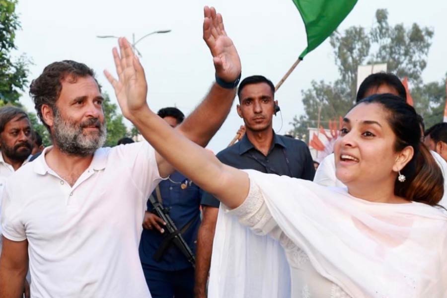 Divya Spandana with Rahul Gandhi