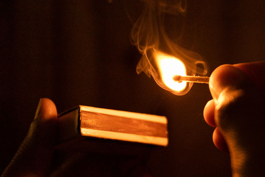 স্কুল ছাড়ার পর ইনোসেন্ট ঠিক করেন, উপার্জন করবেন। তাই তাঁর ভাইয়ের সঙ্গে একটি দেশলাই কারখানায় কাজ করতে শুরু করেন।