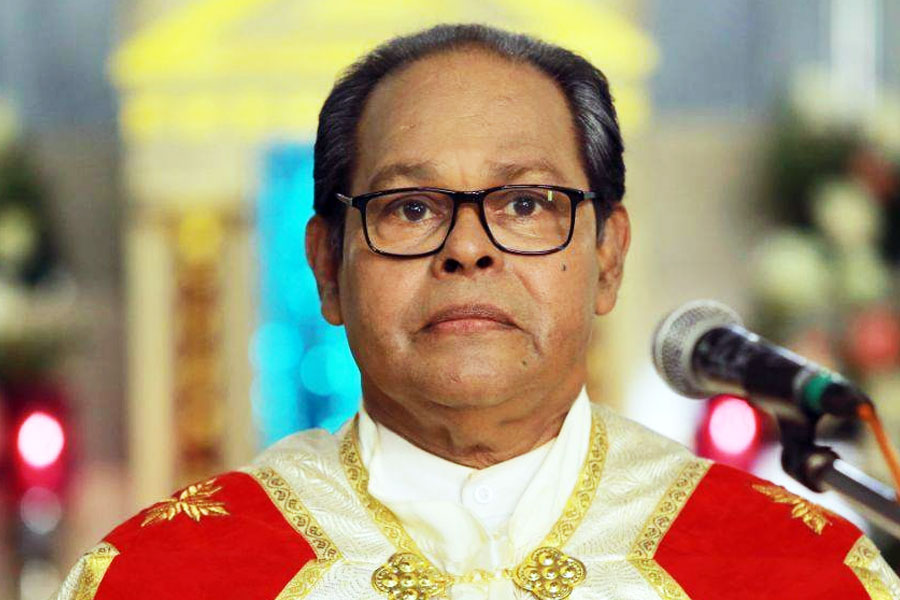 সাতটি বইও লিখেছেন ইনোসেন্ট। কোনও বই অনুগল্পের সঙ্কলন হিসাবে, কোনও বই আবার আত্মজীবনী হিসাবে প্রকাশ পেয়েছে। ক্যানসারে আক্রান্ত হওয়ার পর তিনি কী ভাবে জীবন কাটাতেন তা নিয়েও বই লিখেছেন তিনি।