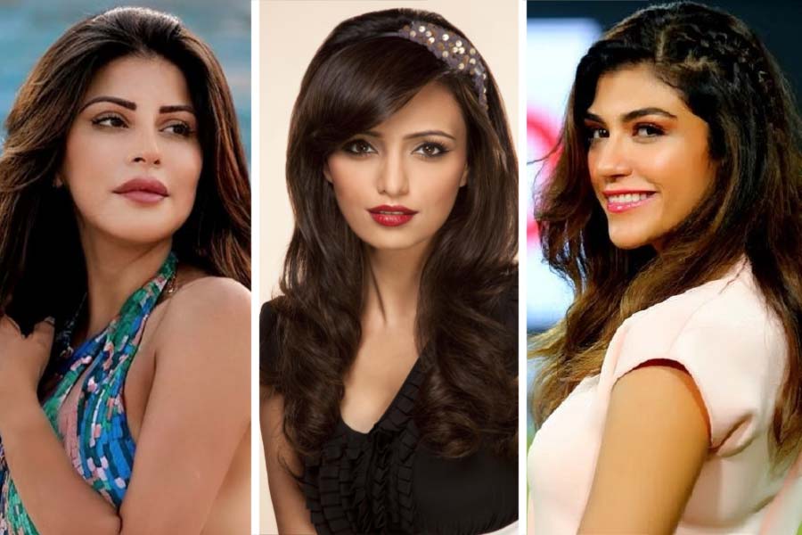 (বাঁ দিক থেকে) করিশ্মা কোটাক, রোশনি চোপড়া ও অর্চনা বিজয়।