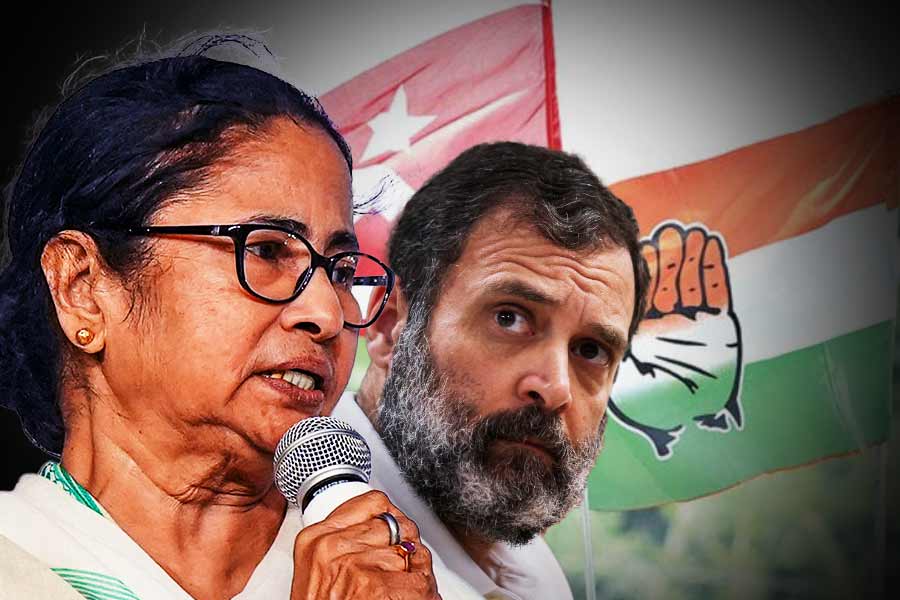  Mamata says BJP and CPIM  are shaking hands
