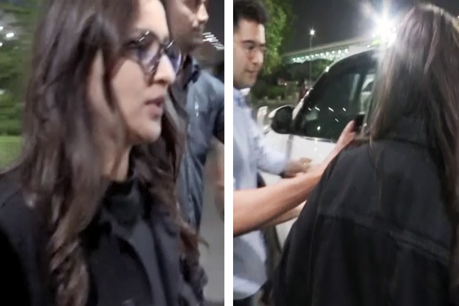 পরিণীতিকে নিতে এসেছিলেন রাঘব। গাড়িতে উঠে রাঘবের বাড়িই গেলেন পরিণীতি? 