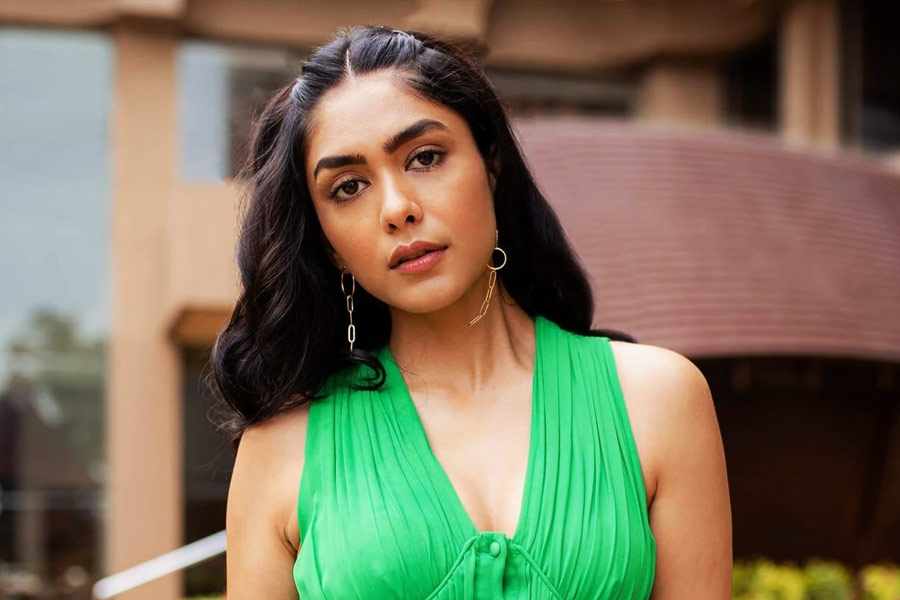 Mrunal Thakur breaks silence on reports of her buying house in Hyderabad, moving there after Sita Ramam\\\\\\\'s success