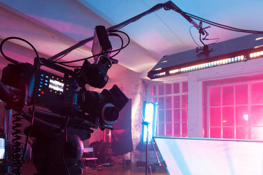 পর্ন দুনিয়ায় পা রেখে ভাল আয় করতেও শুরু করেন গ্রেগরি। এখনও পর্যন্ত তিনি ওই ওয়েবসাইটে ১০০টিরও বেশি প্রাপ্তবয়স্ক ছবি এবং ভিডিয়ো পোস্ট করেছেন তিনি।