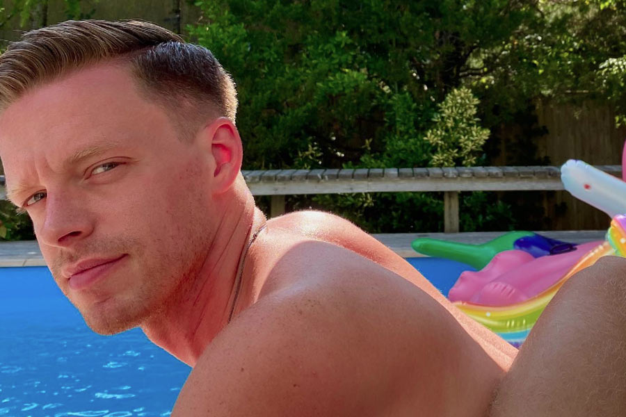 আর এতেই আপত্তি জানিয়েছে নিউইয়র্কের প্রশাসন। অনেক আলাপ আলোচনার পর গ্রেগরিকে চাকরি থেকে বরখাস্ত করে দেওয়া হয়েছে।