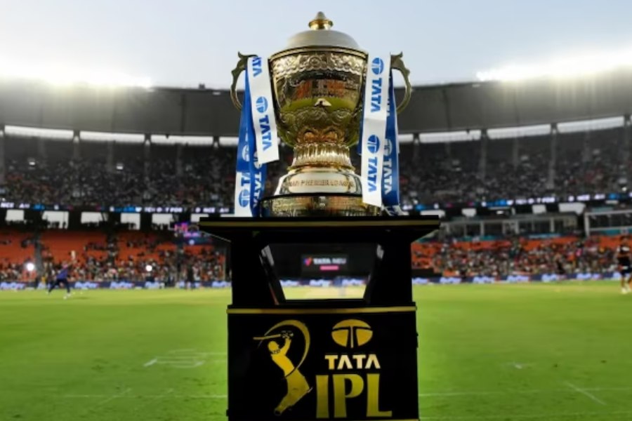 picture of IPL trophy