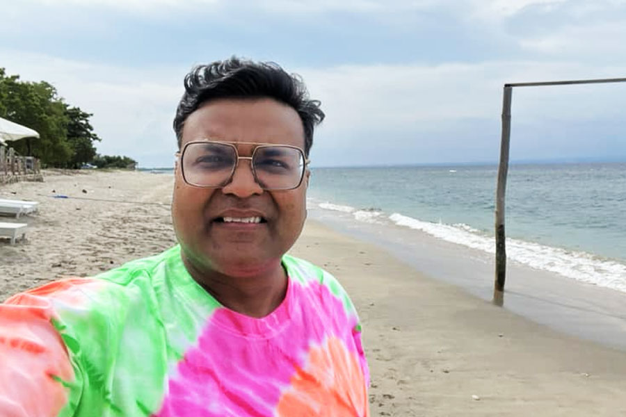 এত সাফল্যের পরও ব্যবসায়িক দুনিয়ায় নানা বাধার মুখে পড়তে হয়েছিল সন্দীপকে। ২০১৩ সালে আচমকাই সন্দীপের জীবন ওলটপালট হয়ে যায়। 